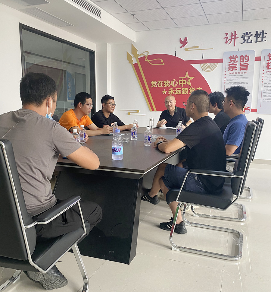 青年委員會(huì)開(kāi)會(huì)